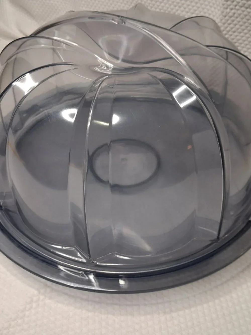 Nordic Ware BUNDT Cake Keeper Twist to Lock Clear Acrylic